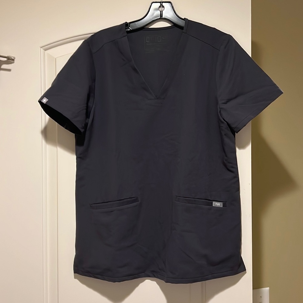 Limited Edition Figs Casma Three Pocket Scrub Top, Charcoal